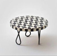 Support à gâteau élégant et abordable en résine époxy avec accents en bois, design terrazzo, écologique, fait main, qualité supérieure, personnalisable