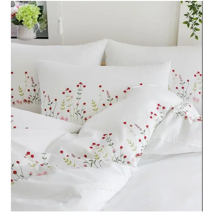Set di biancheria da letto da giardino con fiori ricamati personalizzati in raso di cotone copripiumino di alta qualità federe ricamate per il matrimonio dell'hotel di casa