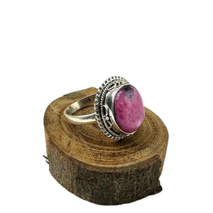 Anillo de Compromiso de Plata de Ley 925 Hecho a Mano con Rubí de Corte Ovalado en Engaste de Bisel, Joyería Moderna de la Mejor Calidad - Product Image 1