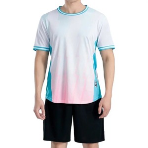 แผ่นหน้าแข้งสำหรับฟุตบอลและถุงเท้าชุดเสื้อเจอร์ซีย์ฟุตบอลของผู้ชายชุดเล่นกีฬากางเกงขาสั้นสำหรับผู้ชายฟรี - Product Image 4