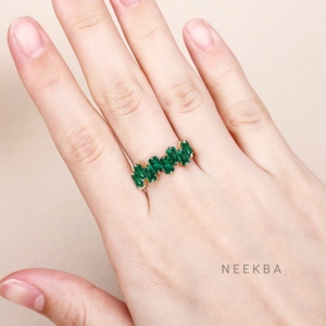 Bague émeraude unique faite à la main en or massif 14 carats taille émeraude de laboratoire remplacement de pierre précieuse disponible - Product Image 6