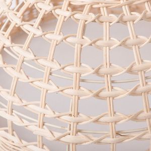 Lámpara colgante para interiores moderna y rústica hecha a mano con luz de techo de mimbre natural Pantalla de ratán tejida a mano para uso en interiores - Product Image 2