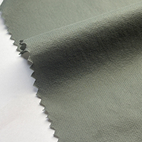 Tissu satiné imprimé personnalisé en gros populaire, échantillon gratuit de tissu satiné floral pour robe