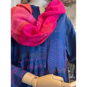 ชุดเดรสสไตล์โบโฮ FOLKLORE 24 แบบ วัสดุหลากหลาย ออกแบบพิเศษด้วยผ้าไหม Bandhani ระบายอากาศได้ดี ฟรีไซส์ เหมาะสำหรับโอกาสในช่วงกลางวัน - Product Image 4