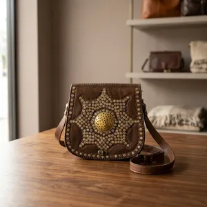 Bolso de Hombro de Cuero Vintage Estilo Boho con Correa Ajustable y Cierre de Solapa, Bolso de Mano para Mujer Ideal para Festivales y Viajes - Product Image 3