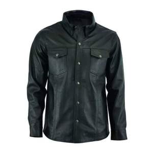 C'est une veste de moto pour homme en similicuir noir, avec col à revers, fermeture éclair sur le devant et poches poitrine boutonnées. - Product Image 2