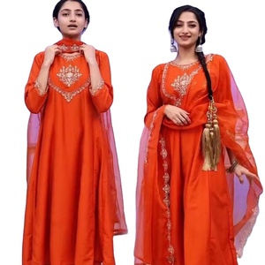 ชุดคอลเลกชั่นเสื้อผ้าพื้นเมืองจาก surat Online Mart สุดหรูหราสำหรับนักออกแบบชาวอินเดีย - Product Image 1