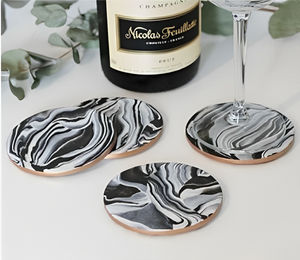 Ensemble de sous-verres en marbre de qualité contemporaine avec motif attentif Cadeau de mariage Tapis et coussinets en pierre Design agréable - Product Image 1