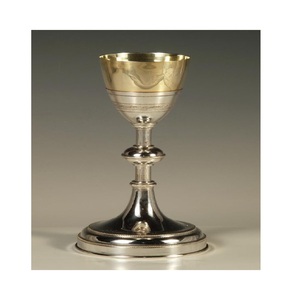 Calice vintage en laiton avec finition argentée et dorée, parfait pour les fournitures d'église catholique et les célébrations de style italien - Product Image 4