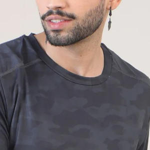 T-shirt à col rond Gym Compression pour homme à séchage rapide et à manches longues Logo personnalisé Impression solide Coupe douce Design Slim Fit - Product Image 4