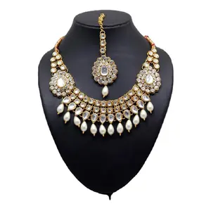 Bollywood Style Kundan Necklace With Earrings & Maang Tikka