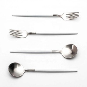 Couverts réutilisables Bureau Acier Inoxydable Argent Poli Avec Poignée Solide En Cuivre Couteau Martelé Cuillères et Fourchette Ensemble de Couverts - Product Image 4