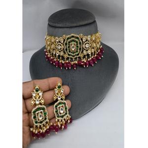 Collar gargantilla con cuentas Esmeralda con pendientes de perlas Conjunto de collar de mujer Collar gargantilla étnico de diseñador - Product Image 1