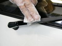 Revêtement de verre nano disponible OEM pour pièces d'automobile, de bateau et de moto Restauration de pièces en plastique Remise à neuf Accessoires de voiture 9H