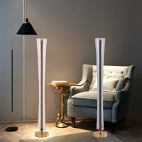 Design minimaliste pour chambre Art moderne Smart LED lampadaires grand luxe corps en verre salon coin debout décor