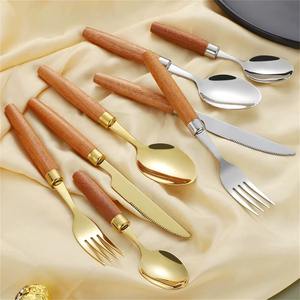 Ensemble de couverts élégants avec manche en bois et têtes dorées pour les cuisines domestiques, les hôtels, les restaurants, les occasions spéciales et les cadeaux - Product Image 6