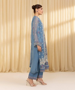 Premium Lawn & Cotton Shalwar Kameez Hermosa colección para el verano 2025 con adorno de costura en diferentes diseños - Product Image 3