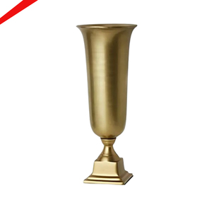 Florero de tamaño largo con acabado dorado de aspecto simple para decoración de oficina, hogar, hotel - Product Image 1