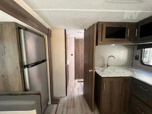 Autocaravana C-O-A-C-H-M-E-N RV V-I-K-I-N-G 272RLS 2021 USADA EN BUEN ESTADO DISPONIBLE PARA LA VENTA - Product Image 5