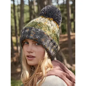 Bonnet pompon personnalisé avec tire-bouchon pour sweats à capuche et pulls promotionnels - Product Image 3