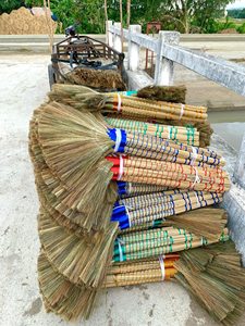 Escoba ecológica de cerdas de hierba para limpieza del hogar, decoración hecha a mano de primera calidad, escoba de hierba de tigre para diseño de interiores - Product Image 4