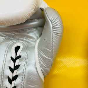 Gants de boxe professionnels authentiques et neufs à lacets Marine/Argent avec logo personnalisé MS-BG-689 - Product Image 5