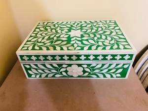 กล่องเก็บเครื่องประดับทรงสี่เหลี่ยมผืนผ้าฝังกระดูกทำมือระดับพรีเมียม ลวดลายคลาสสิกนูน พร้อมสีและขนาดที่ปรับแต่งได้สำหรับผู้ซื้อขายส่ง - Product Image 2