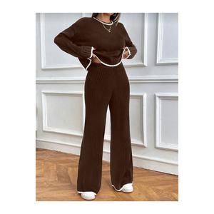 ชุดเซ็ตสองชิ้นถักนิตสีขาวอมเทาสำหรับผู้หญิง - Product Image 4