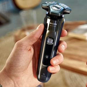 Afeitadora Eléctrica Rotatoria para Hombre, de Uso en Seco y Húmedo, con Triple Cuchilla, Impermeable IPX7, Mini Afeitadora, Afeitadora de Láminas de Operación Alemana para Cuerpo y RV - Product Image 1