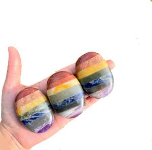 Pierre de paume polie de haute qualité, 7 chakras, pour l'amour, la guérison, la décoration, le cadeau, la méditation, avec collage de précision, approvisionnement en vrac - Product Image 1