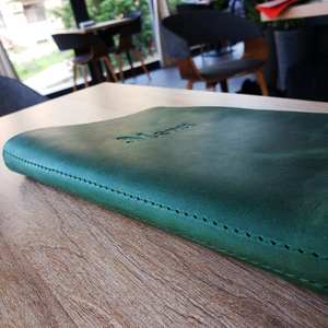 Couverture de menu A4 en cuir pour restaurants et hôtels LMC-0087 avec pages intérieures et design Booklike - Product Image 4