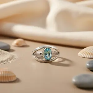 แหวนเงินแท้ 925 ประดับบลูโทแพซ สำหรับผู้หญิง ดีไซน์เรขาคณิต พร้อมพลอยทรงรี ชุบโรเดียม ได้รับการรับรองจาก IGI ฝังแบบ Bezel - Product Image 1