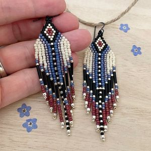 Pendientes pequeños con cuentas de semillas de cristal para uso diario - Product Image 2