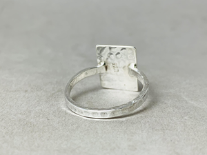 Anillo de Plata de Ley 925 de Alta Calidad con Forma de Cojín Martillado, Diseño Simple, Joyería Fina Hecha a Mano para Mujer, Precio al por Mayor - Product Image 6