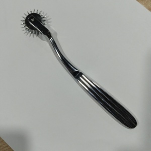 Kit d'instruments de diagnostic neurologique Wartenberg : rouleau réflexe, roue à aiguilles, marteau de percussion cutanée, certifié CE - Product Image 3
