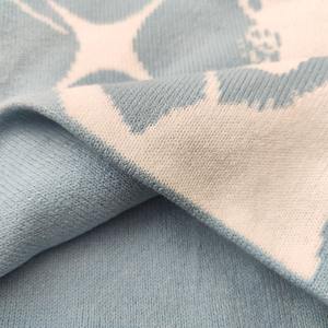 Gorro de Viaje Personalizado Unisex de Acrílico con Diseño de Llama Tejida en Jacquard - Product Image 4