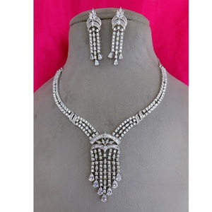 ชุดสร้อยคอเพทายประกายแวววาวสุดหรูพร้อมต่างหูสำหรับงานแต่งงานงานหมั้นชุดสำหรับผู้หญิง - Product Image 1