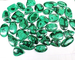 Malachite lisse Cabochon pierres naturelles en vrac dans différentes tailles toutes les tailles disponibles - Product Image 3