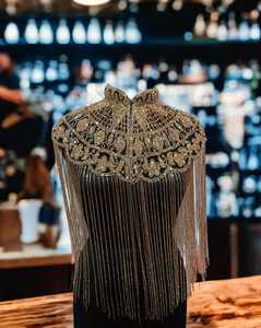 เสื้อคลุมทรงตรงที่สง่างามพร้อมไข่มุกและเลื่อมชุดงานเทศกาลคอวียาวถึงพื้น - Product Image 1