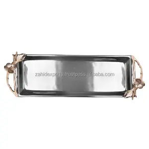 Plateau en métal plaqué or fait à la main, design rectangulaire moderne pour la décoration de Noël, plateau de présentation multifonctionnel par Zahid Exports India - Product Image 1