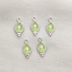 Breloques en prénite naturelle en forme de poire, serties clos, faites à la main, en argent sterling plaqué rhodium, taille briolette, pour la fabrication de bijoux, vente en gros - Product Image 1