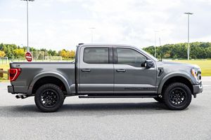 2023 F-150 XLT 4x4 V8 Supercargado, Modificaciones de Rendimiento, Paquete Utilitario para la Plataforma de Carga - Product Image 4