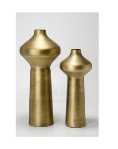 Vase à fleurs en métal côtier à la mode fer moderne élégant de conception unique pour les dessus de table et les manteaux de mariage - Product Image 4