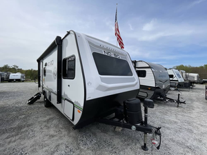 Caravane de voyage légère et moderne de qualité supérieure, modèle 2022, utilisée, type Forest River & Rockwood Mini Lite, à vendre - Product Image 4