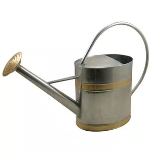 Regadera decorativa de metal de primera calidad con pico curvo largo y acabado de latón antiguo Ideal para plantas con flores - Product Image 1