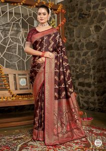 Belle collection de saris en soie de qualité supérieure pour femmes vêtements traditionnels indiens - Product Image 4