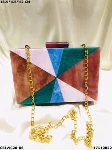 Bolso de noche de resina de diseñador hecho a mano para mujer, elegante bolso de mano con patrón de caja con diamantes de imitación y metal para bodas y fiestas - Product Image 4