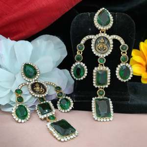 Lujosos colgantes de piedra de cristal con exquisitos detalles de circón para un atractivo glamuroso Una sinfonía de brillo y elegancia - Product Image 1