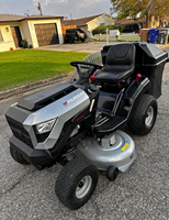 Nouveau tracteur à gazon autoporté Murray MT100 de 42 pouces, équipé d'un moteur Briggs & Stratton de 500 cm³ et 13,5 CV. 6 vitesses, 18 pouces