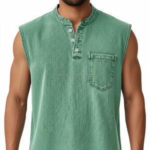 Camiseta Henley sin mangas de mezclilla para hombre, personalizada OEM, estilo vintage, verde lavado, de algodón, tipo chaleco casual con bolsillo. - Product Image 2